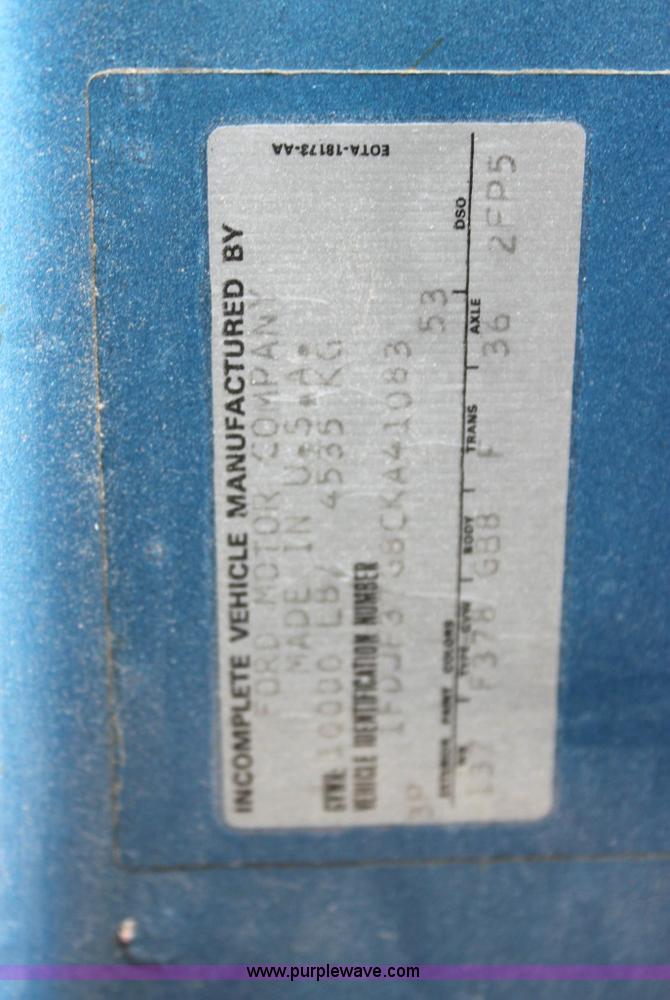 image for item 6105 1982 Ford F350 pickup truck