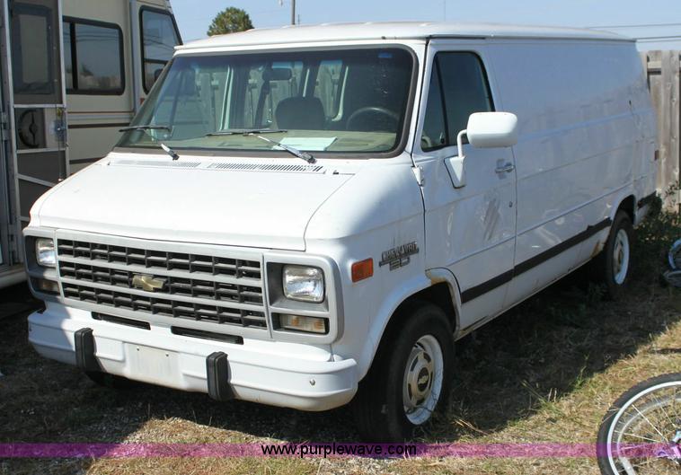 image for item 6173 1993 Chevrolet G20 van