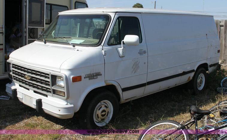 image for item 6173 1993 Chevrolet G20 van
