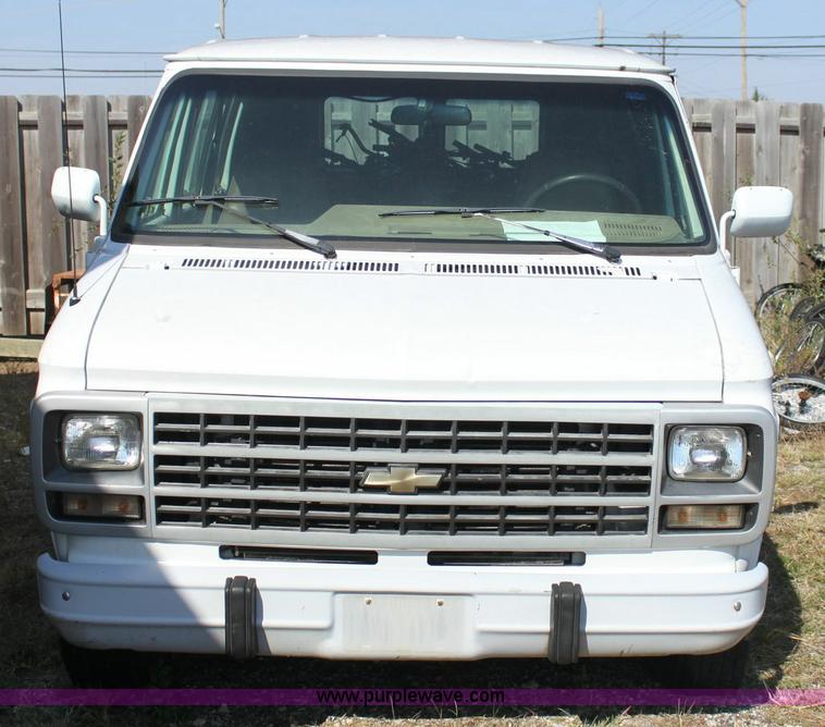 image for item 6173 1993 Chevrolet G20 van