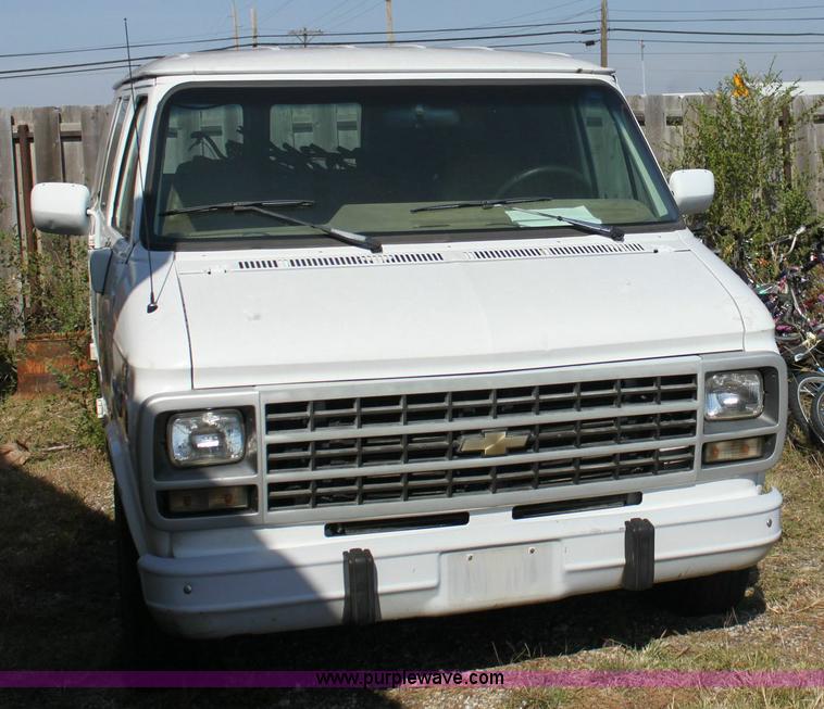 image for item 6173 1993 Chevrolet G20 van
