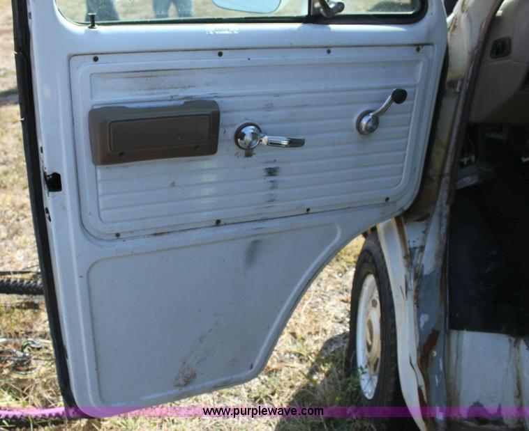 image for item 6173 1993 Chevrolet G20 van