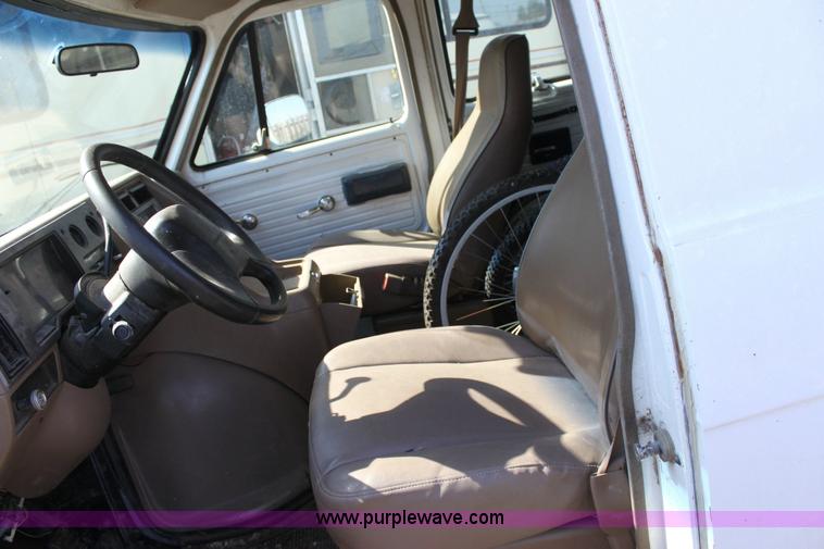 image for item 6173 1993 Chevrolet G20 van
