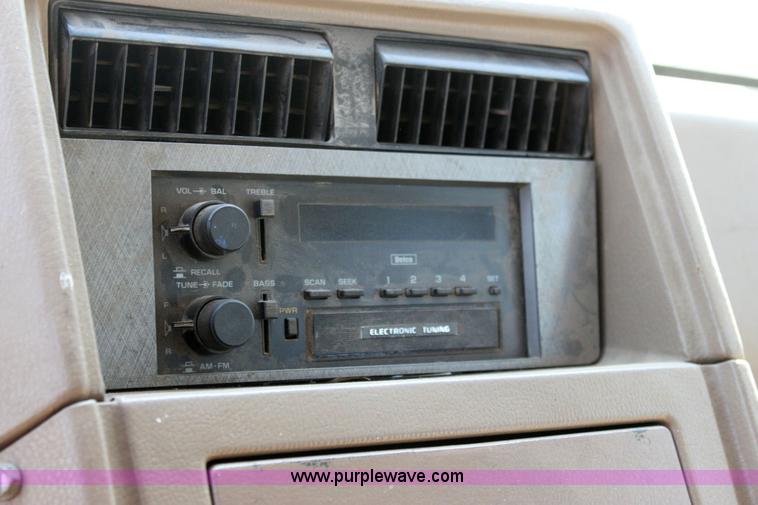 image for item 6173 1993 Chevrolet G20 van