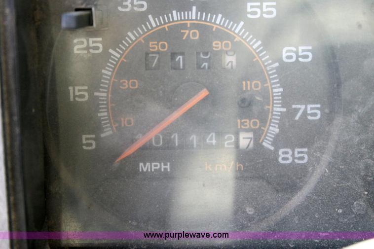 image for item 6173 1993 Chevrolet G20 van