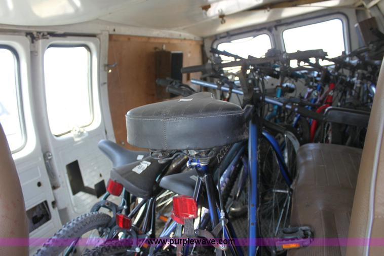 image for item 6173 1993 Chevrolet G20 van