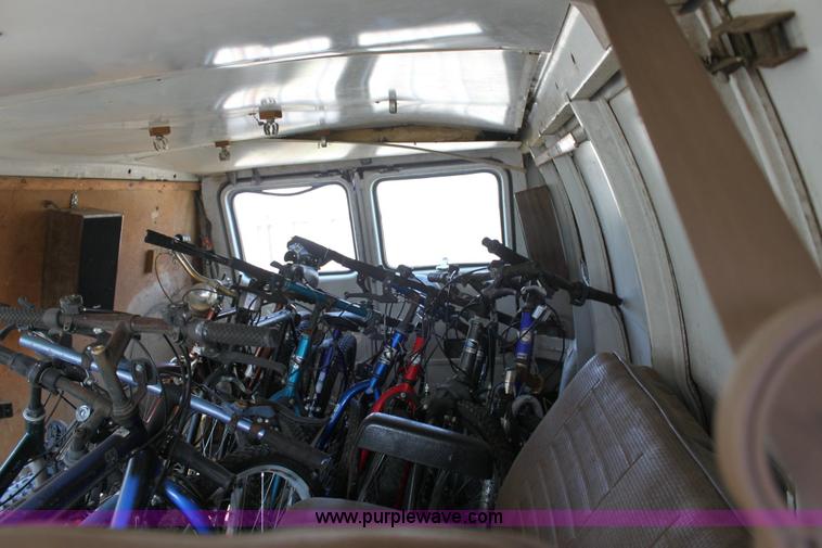 image for item 6173 1993 Chevrolet G20 van