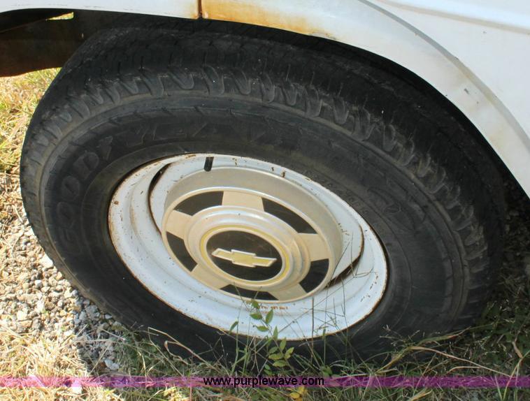 image for item 6173 1993 Chevrolet G20 van
