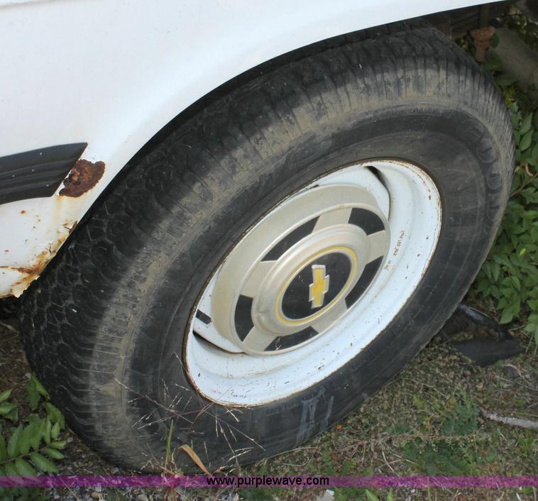 image for item 6173 1993 Chevrolet G20 van