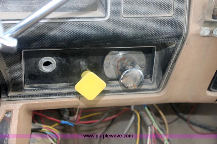 1985 Ford F700 dump truck in Augusta, KS | Item 6347 sold | Purple Wave
