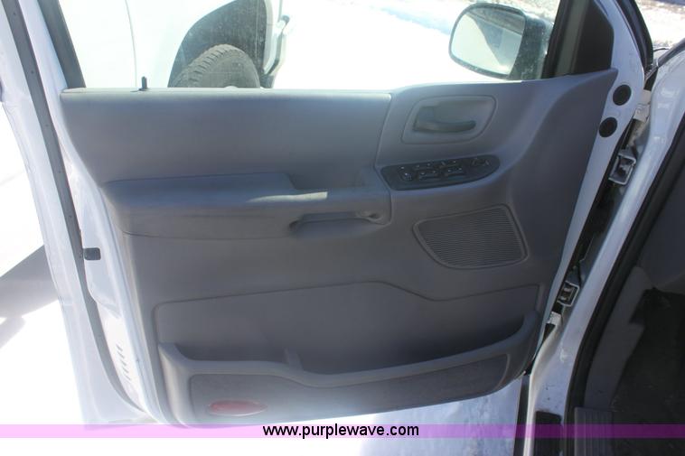 image for item 6485 2003 Ford Windstar van