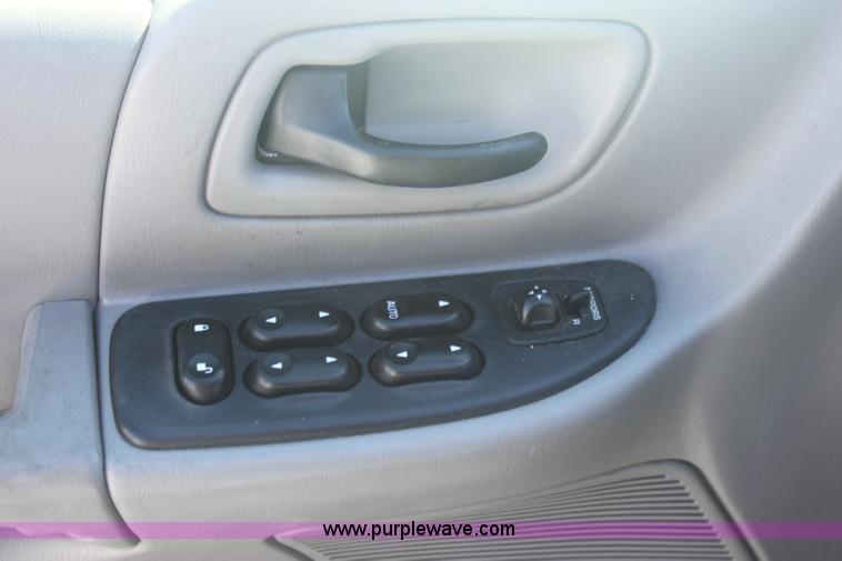 image for item 6485 2003 Ford Windstar van