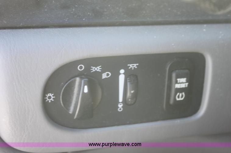 image for item 6485 2003 Ford Windstar van