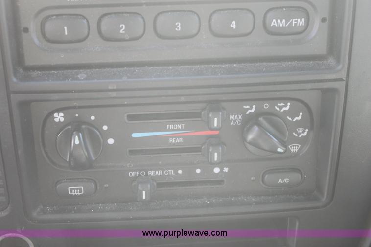 image for item 6485 2003 Ford Windstar van