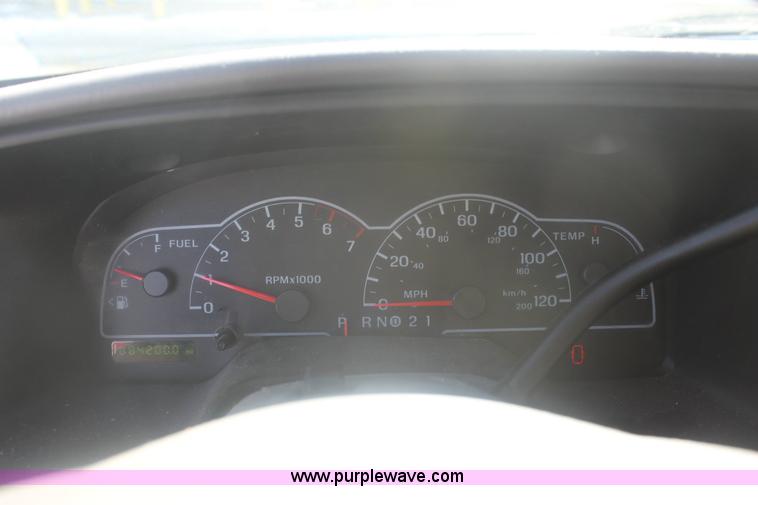 image for item 6485 2003 Ford Windstar van