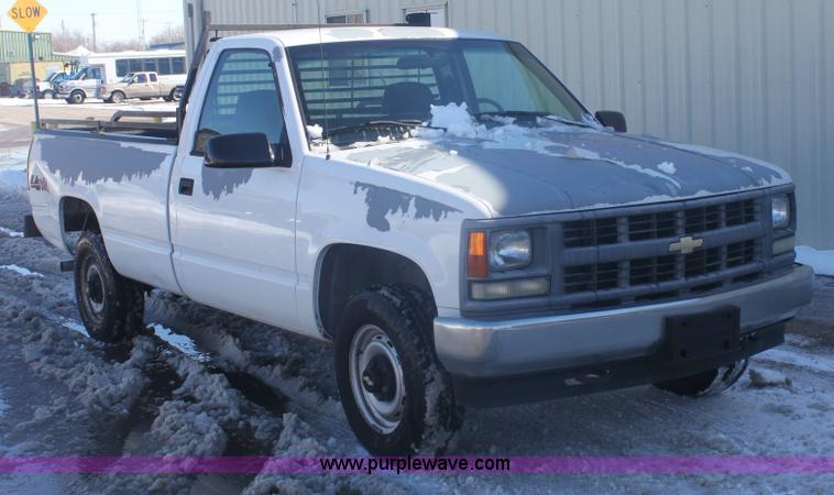 image for item 6486 1995 Chevrolet 1500 W/T pickup truck