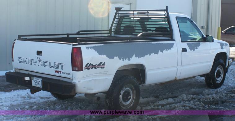image for item 6486 1995 Chevrolet 1500 W/T pickup truck