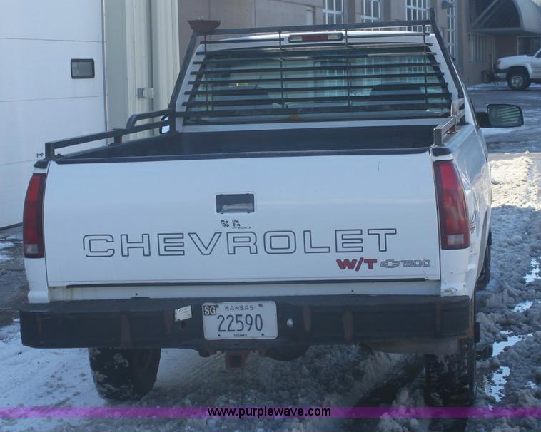 image for item 6486 1995 Chevrolet 1500 W/T pickup truck