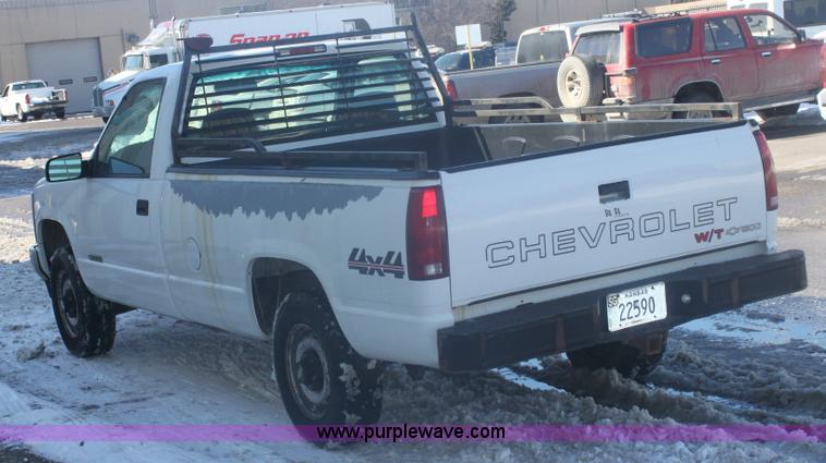 image for item 6486 1995 Chevrolet 1500 W/T pickup truck