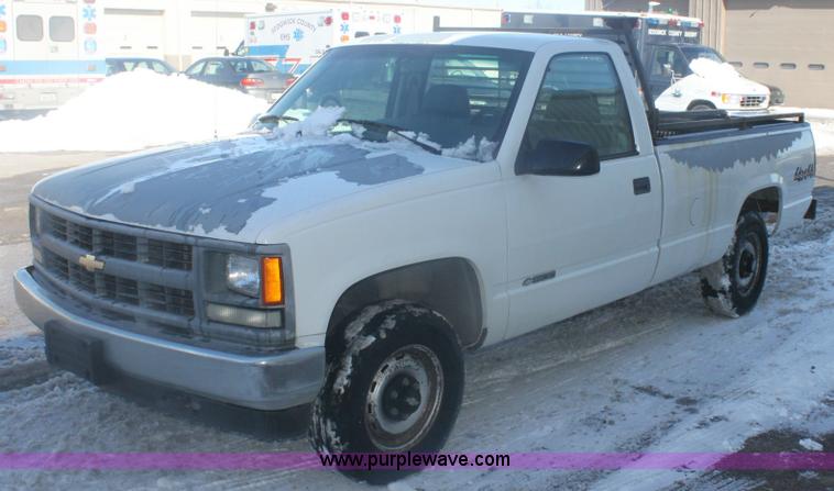 image for item 6486 1995 Chevrolet 1500 W/T pickup truck