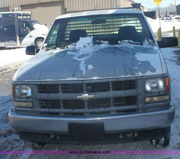 image for item 6486 1995 Chevrolet 1500 W/T pickup truck