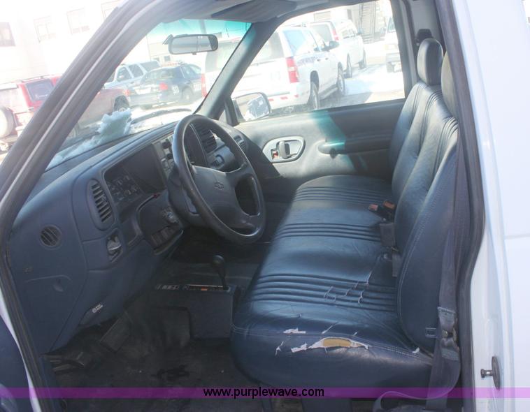 image for item 6486 1995 Chevrolet 1500 W/T pickup truck