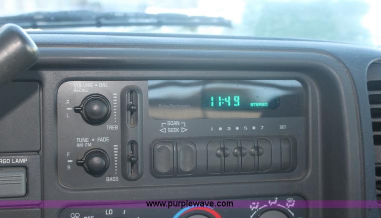 image for item 6486 1995 Chevrolet 1500 W/T pickup truck