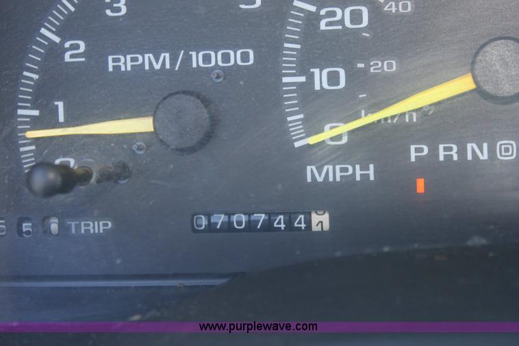 image for item 6486 1995 Chevrolet 1500 W/T pickup truck