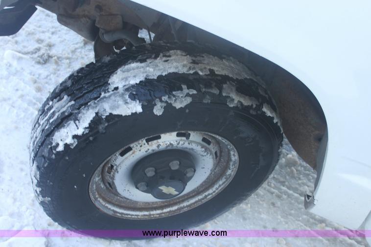 image for item 6486 1995 Chevrolet 1500 W/T pickup truck