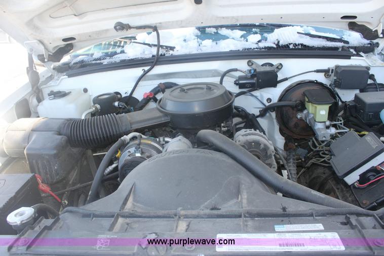 image for item 6486 1995 Chevrolet 1500 W/T pickup truck