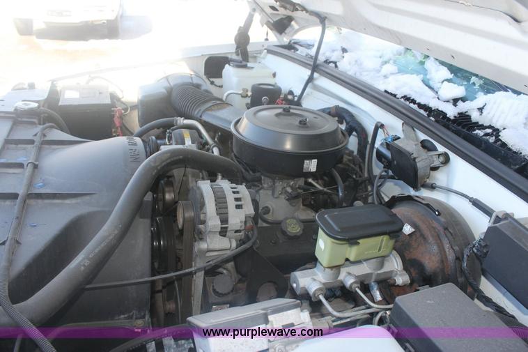 image for item 6486 1995 Chevrolet 1500 W/T pickup truck