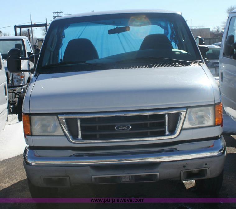 image for item 6487 2003 Ford ambulance cab chassis