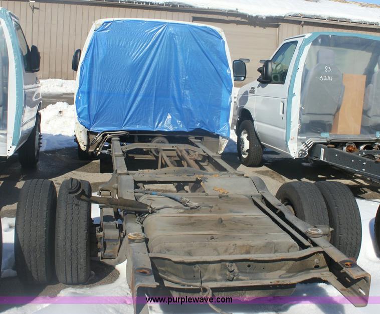 image for item 6487 2003 Ford ambulance cab chassis