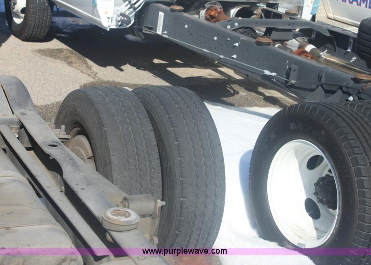 image for item 6487 2003 Ford ambulance cab chassis