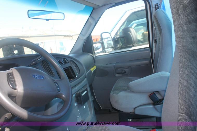 image for item 6487 2003 Ford ambulance cab chassis