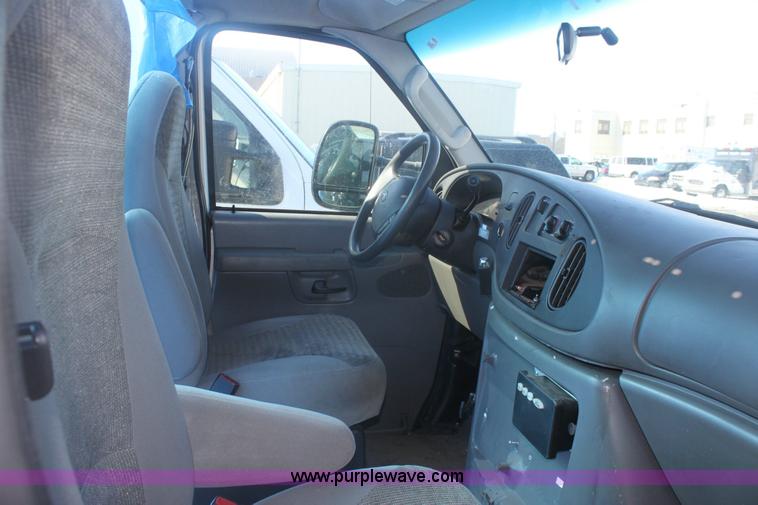 image for item 6487 2003 Ford ambulance cab chassis