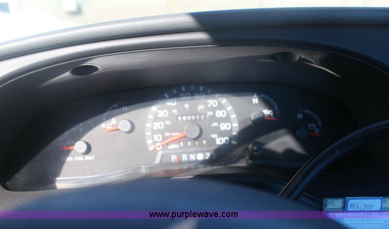 image for item 6487 2003 Ford ambulance cab chassis