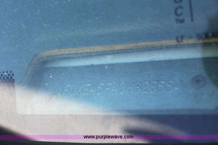 image for item 6487 2003 Ford ambulance cab chassis