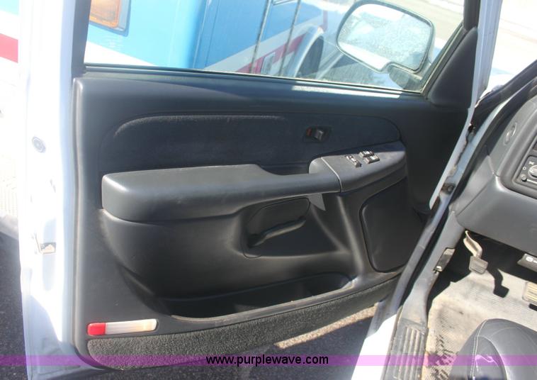 image for item 6488 2002 Chevrolet 1500 pickup truck