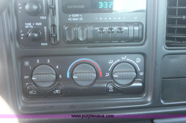 image for item 6488 2002 Chevrolet 1500 pickup truck