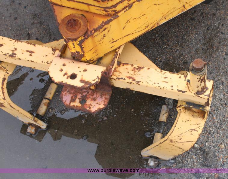 image for item 6520 Hustler Excel 275 mower for parts