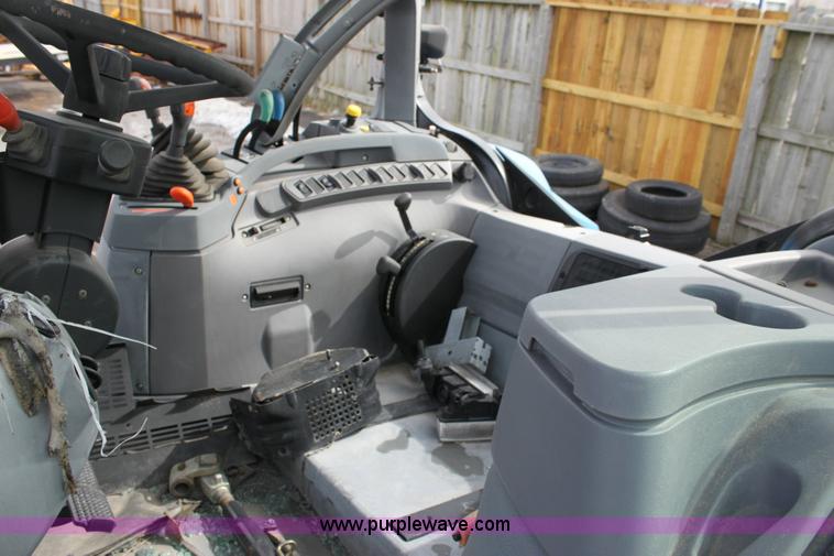 image for item 6521 2005 New Holland TS100A tractor