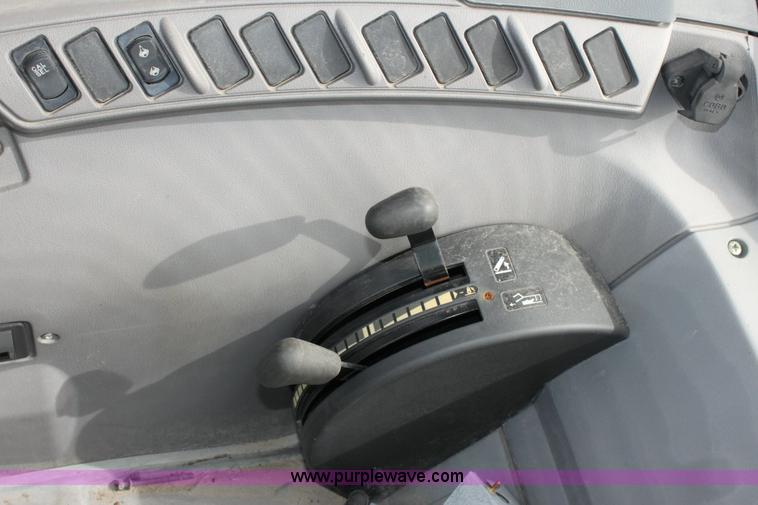 image for item 6521 2005 New Holland TS100A tractor