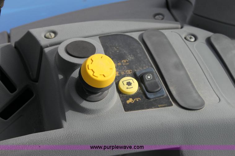 image for item 6521 2005 New Holland TS100A tractor