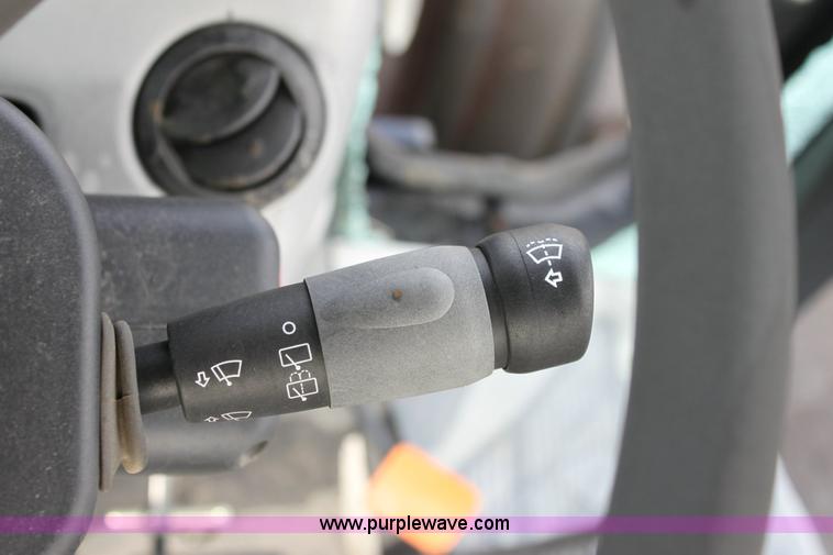 image for item 6521 2005 New Holland TS100A tractor