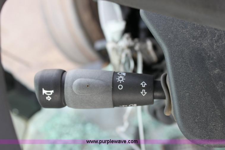 image for item 6521 2005 New Holland TS100A tractor