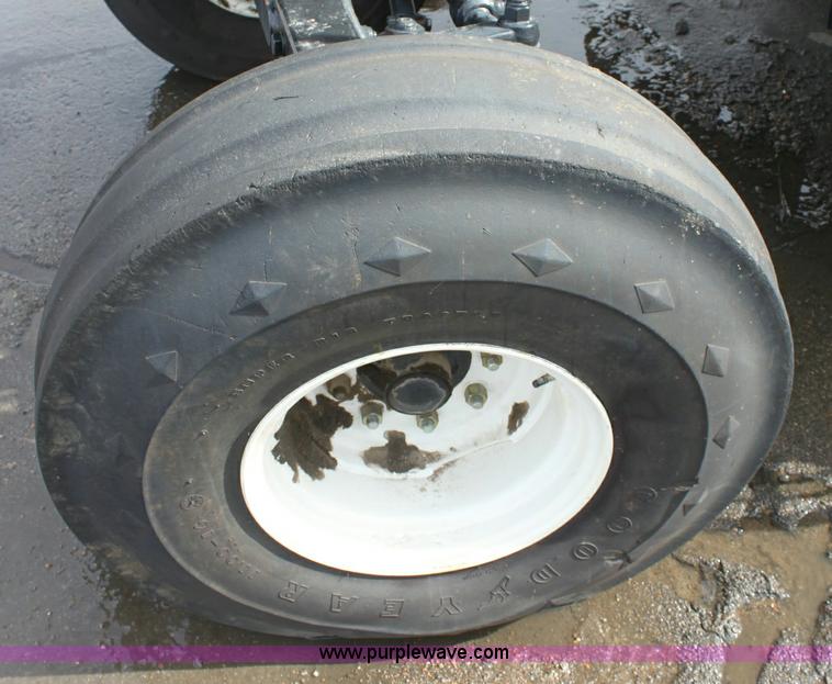 image for item 6521 2005 New Holland TS100A tractor