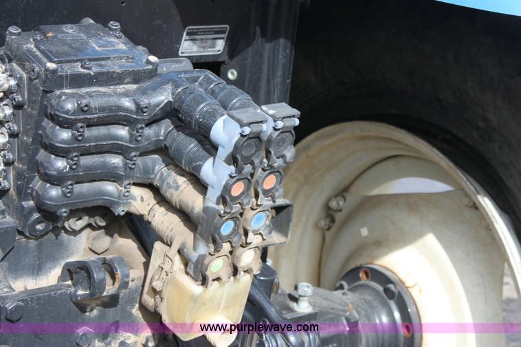 image for item 6521 2005 New Holland TS100A tractor