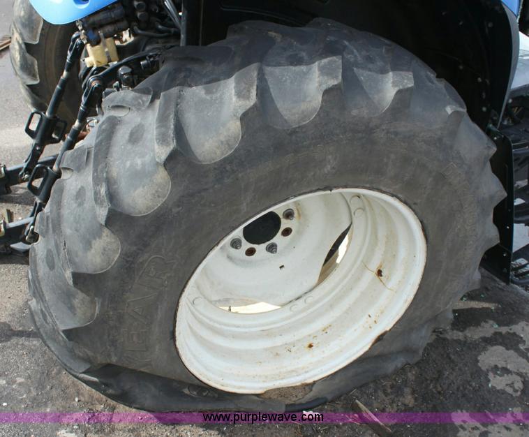 image for item 6521 2005 New Holland TS100A tractor