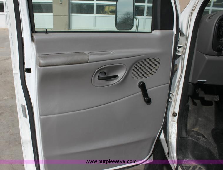 image for item 6522 1999 Ford E350 Super Duty transit bus